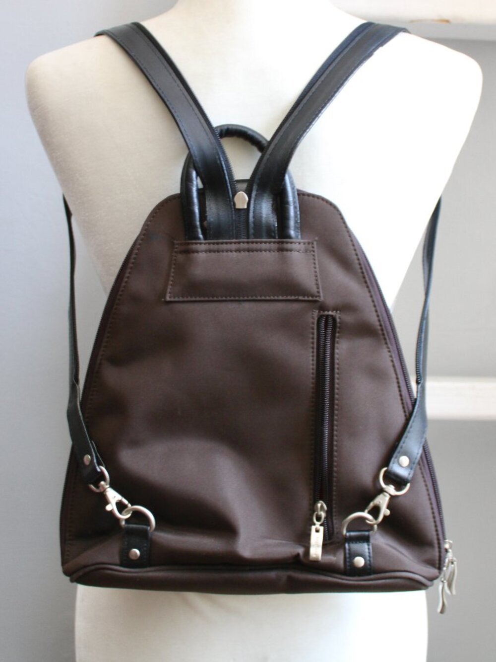 Baggallini Urban Metro Backpack Brown Black - Picture 2 of 8
